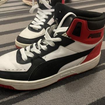 Čevlji za prosti čas PUMA, št. 39.