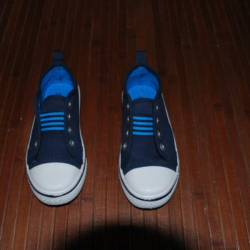 Čevlji, superge, fant št. 29, 33