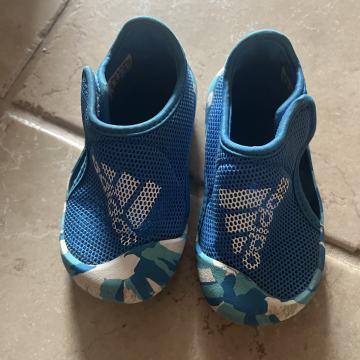 Čevlji za v vodo Adidas 23