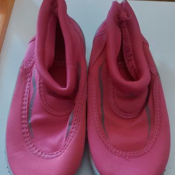 Copati za v vodo št. 31