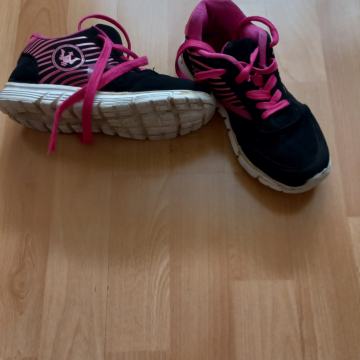 Dekliške adidaske št.35
