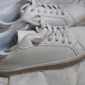 Dekliske superge bele st.35