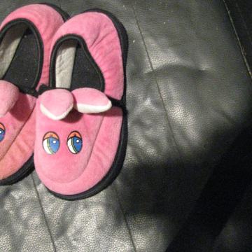 Dekliški copatki-roza zajčki, st 24-25