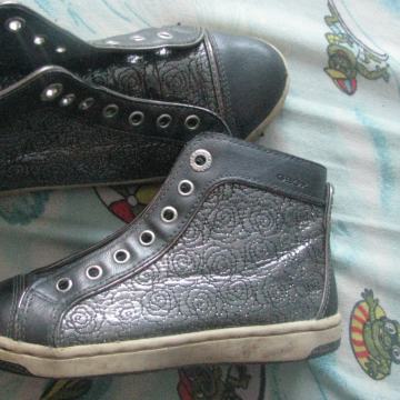 Dekliški gležnarji GEOX,svetleči, srebrni z vzorcki, st.32