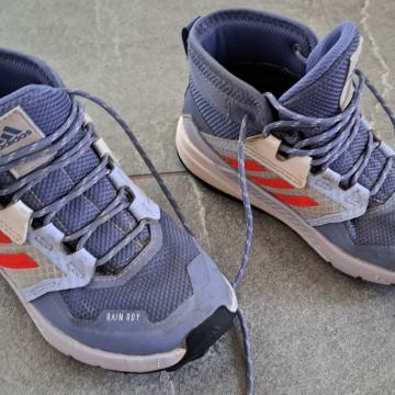 dekliški pohodni čevlji adidas terrex št.30