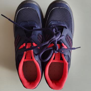 dekliški pohodniški čevlji Decathlon, velikost 37