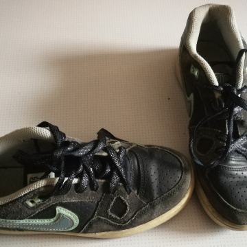 dekliški športni copati nike št. 35,5