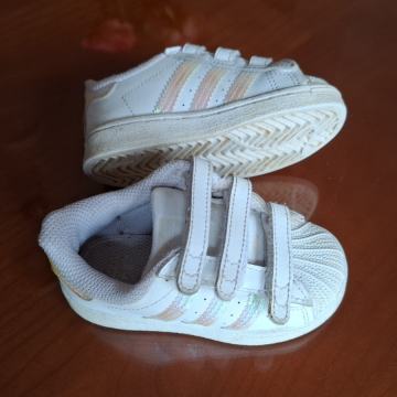 Dekliški športni copati, teniske št. 21, znamke Adidas