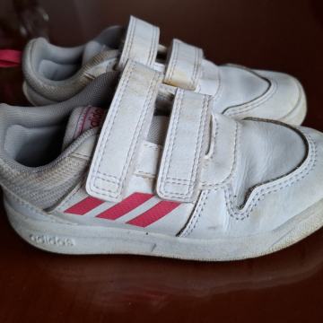 Dekliški športni copati, teniske št. 25, znamke Adidas