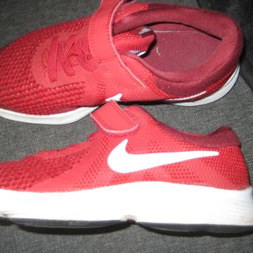 Dekliški telovadni copati, superge,NIKE-rdeči, st.32