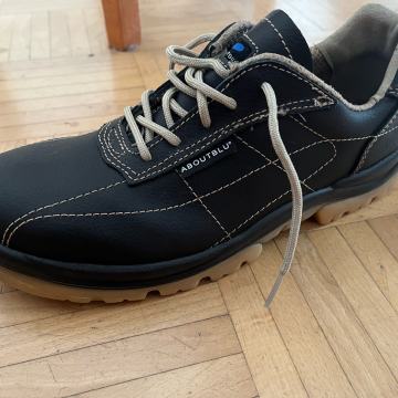 Novi Delivni čevlji z kapico