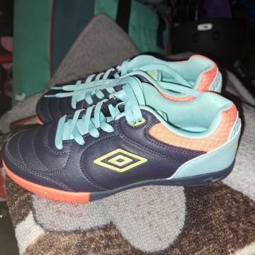 Nove dvoranske superge/teniske 34