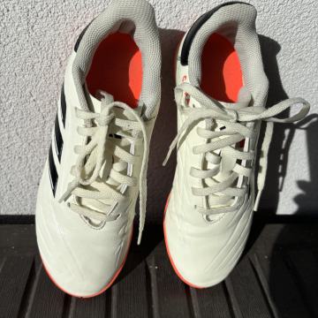 Dvoranski nogometni čevlji Adidas št. 36