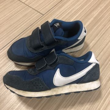 Fantovske superge Nike št. 29,5