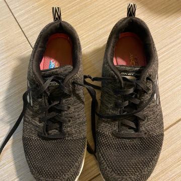 Fantovski čevlji Sketchers 37