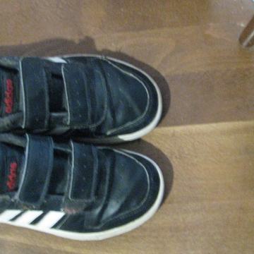 Fantovski športni copati-črno rdeči, ADIDAS, ST.33