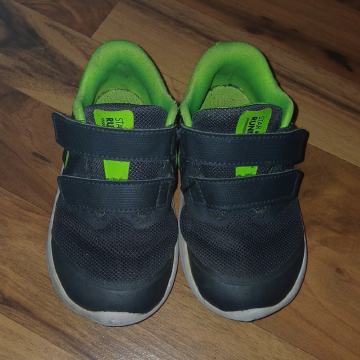 Fantovski športni copati Nike, št. 23,5