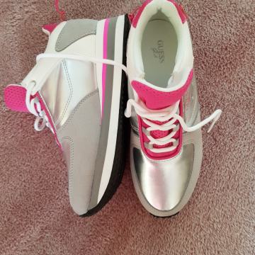 GUESS NOVE SREBRNO ROZA SUPERGE 35