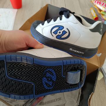Heelys čevlji s koleščki št. 33