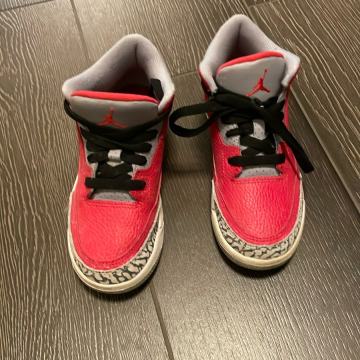 Jordan superge v velikosti 32