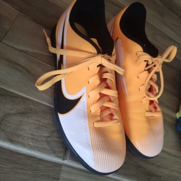 Dvoranski teniski št. 35,5