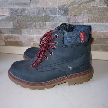 Levis gležnarji 32 kot novi