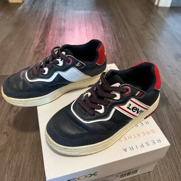 Levis otroske superge 29