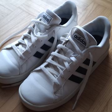 Mladinski/otroški copati/superge Adidas, št. 34