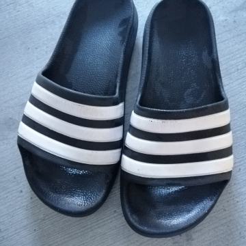 NATIKAČI ADIDAS ŠT. 31,5