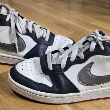 NIKE 38,5