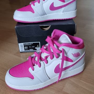 Nike air jordan 1 mid. Nikoli nošene