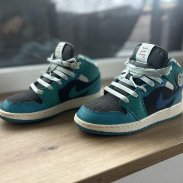 Nike Air Jordan 1 MID  Sneaker School št. 35,5