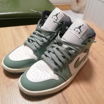 NIKE AIR JORDAN 1 MID, številka 39