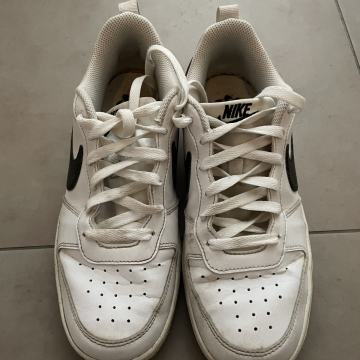 Nike bele superge št.40