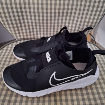 Nike Flex Runner 2 otroške superge/ teniske št. 38 (kot nove)