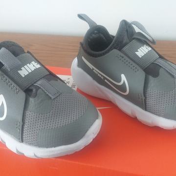 Nike Flex Runner 2 (TDV) otroški športni copati (št. 21 / 13 cm)