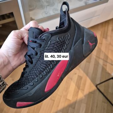 Nike Jordan št 40
