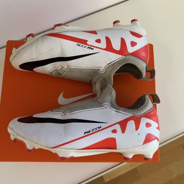 Nike otroske kopacke stevilka 35,5