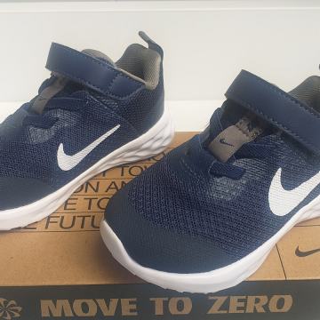 Nike Revolution 6 NN (TDV) otroški športni copati (št. 21 / 13,2 cm)