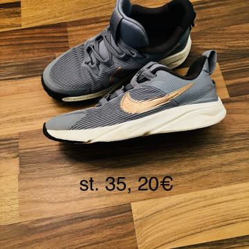 Nike, st 35
