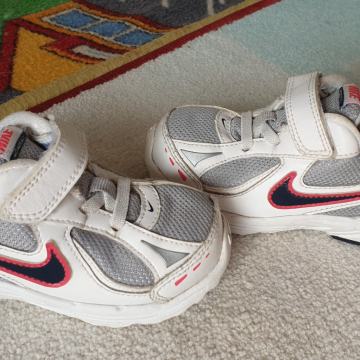 NIKE SUPERGE 23,5