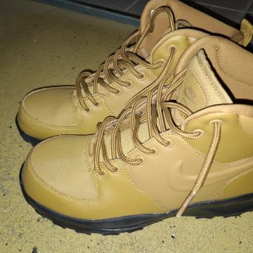 Nike visoki čevlji št.39