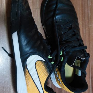 Nogometni čevlji   superge Nike št. 33