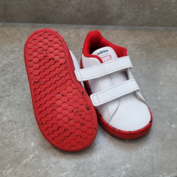 Otroške Adidas superge Marwel (Advantage Spiderman) - malo rabljene