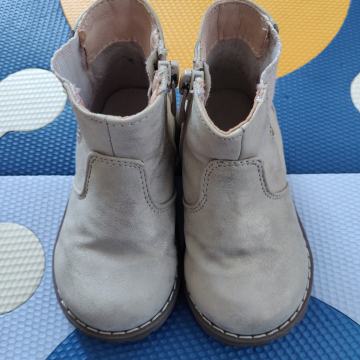 Otroški čevlji, čeveljci, gležnarji st.22