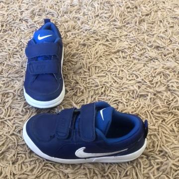 Otroški čevlji Nike 28