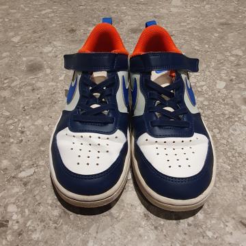 otroški čevlji Nike 33