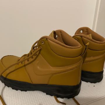 Otroški čevlji Nike, številka 38,5