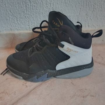 Otroški košarkarski copati  TARMAK št. 37