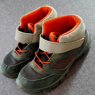 Otroški pohodni čevlji št.28-29